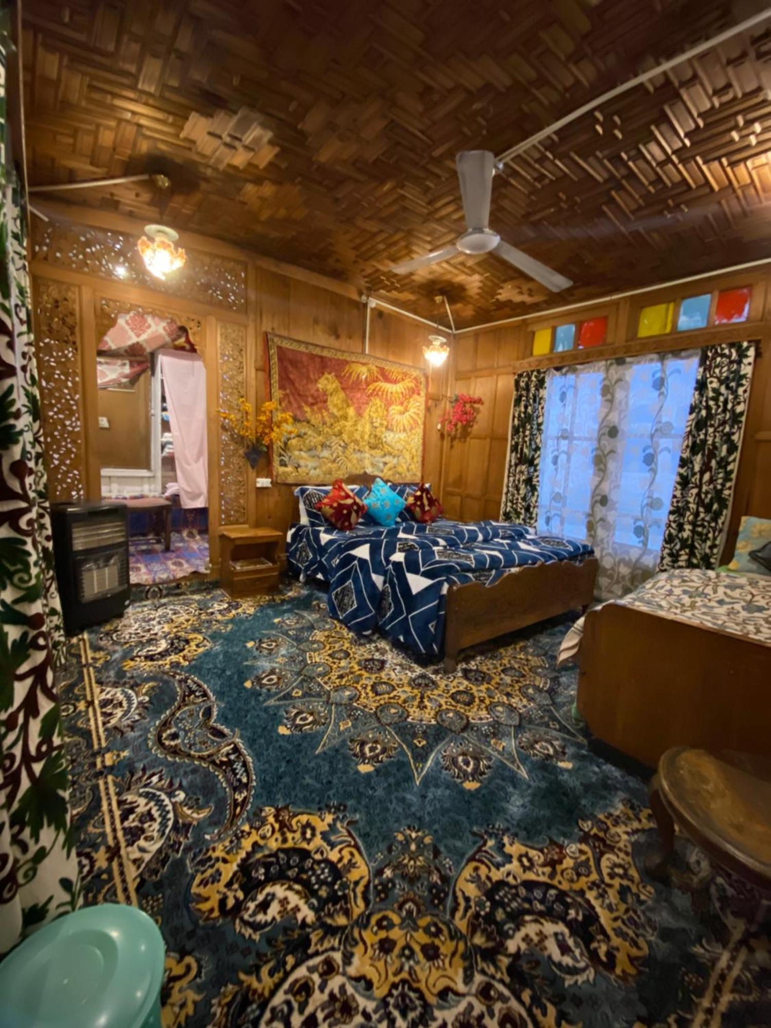 Lake Palace Group Of House Boats Srinagar  Exterior photo
