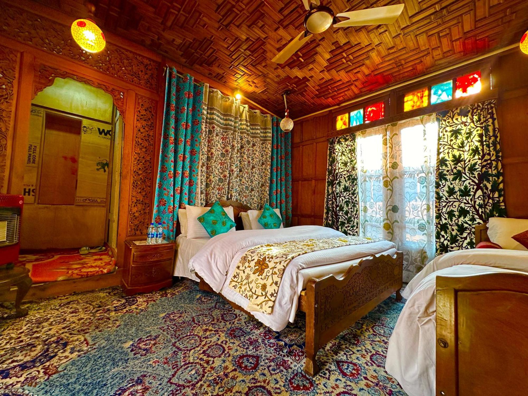 Lake Palace Group Of House Boats Srinagar  Exterior photo