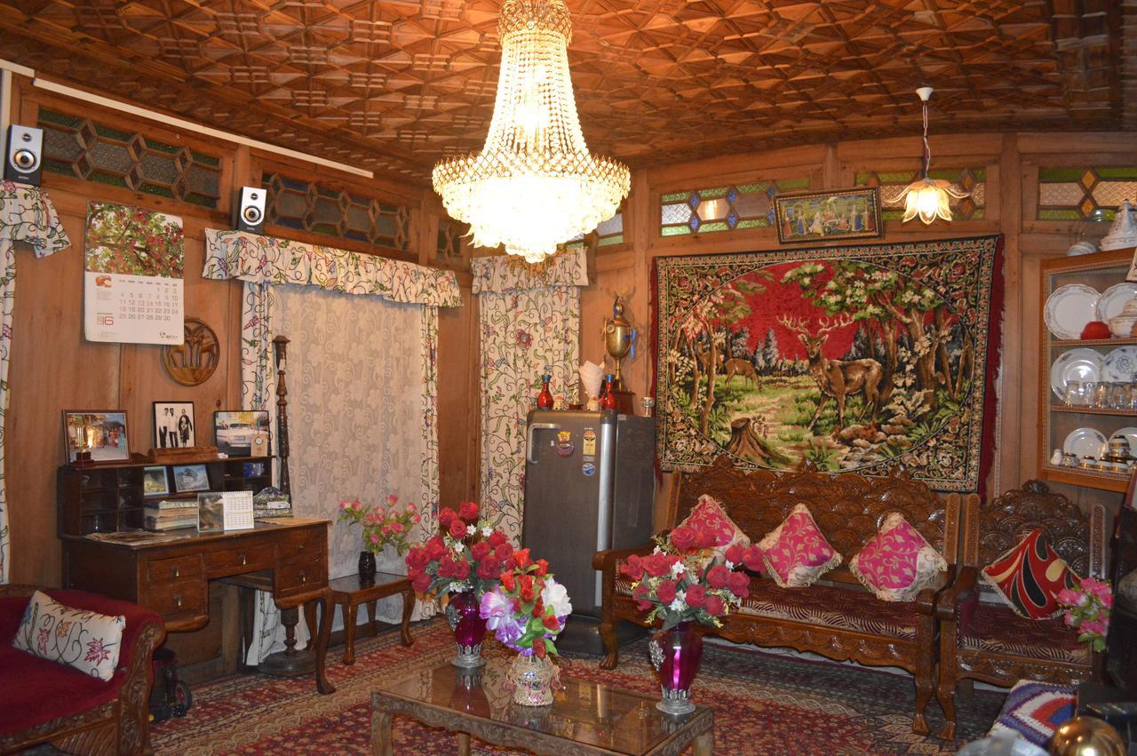 Lake Palace Group Of House Boats Srinagar  Exterior photo