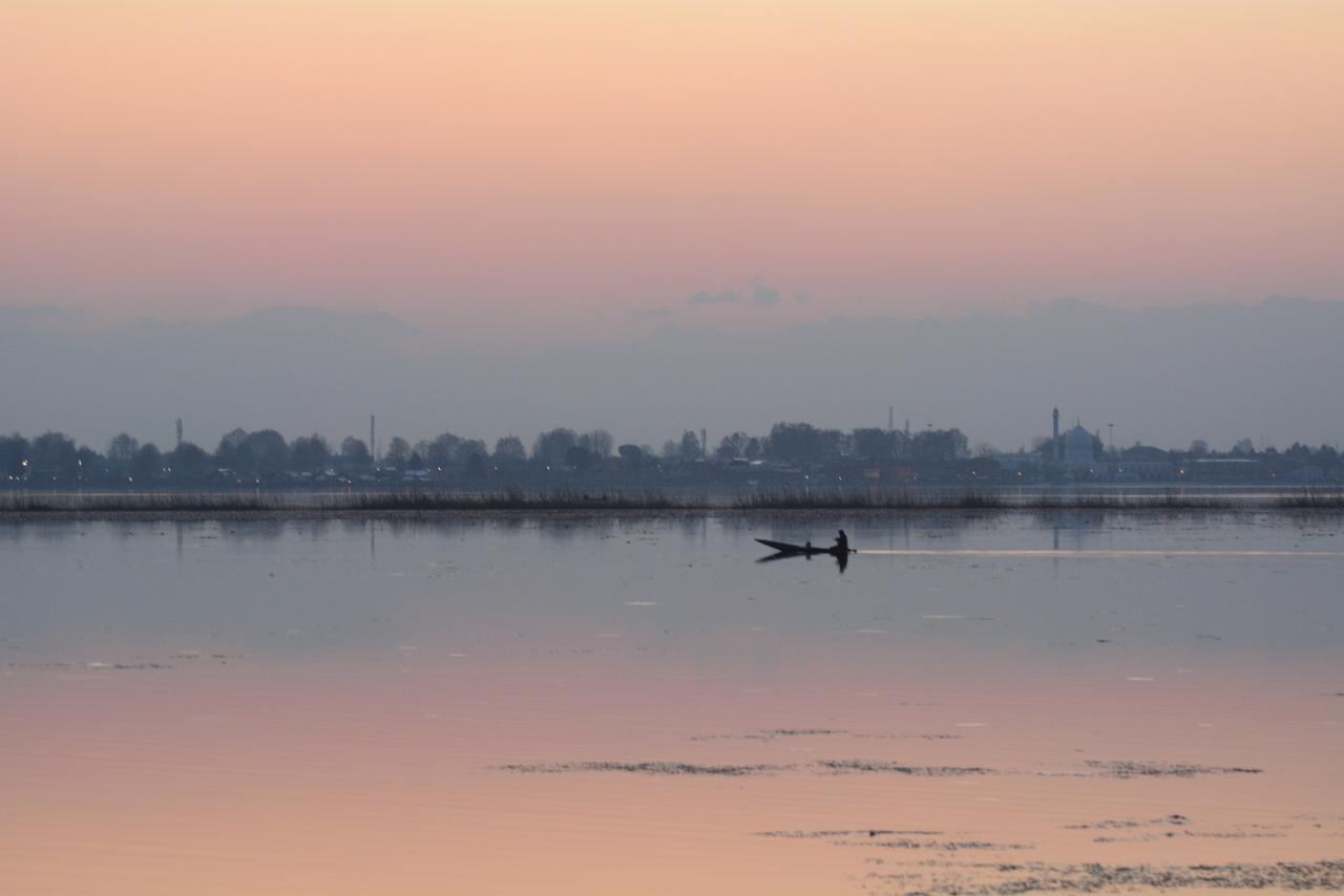 Lake Palace Group Of House Boats Srinagar  Exterior photo
