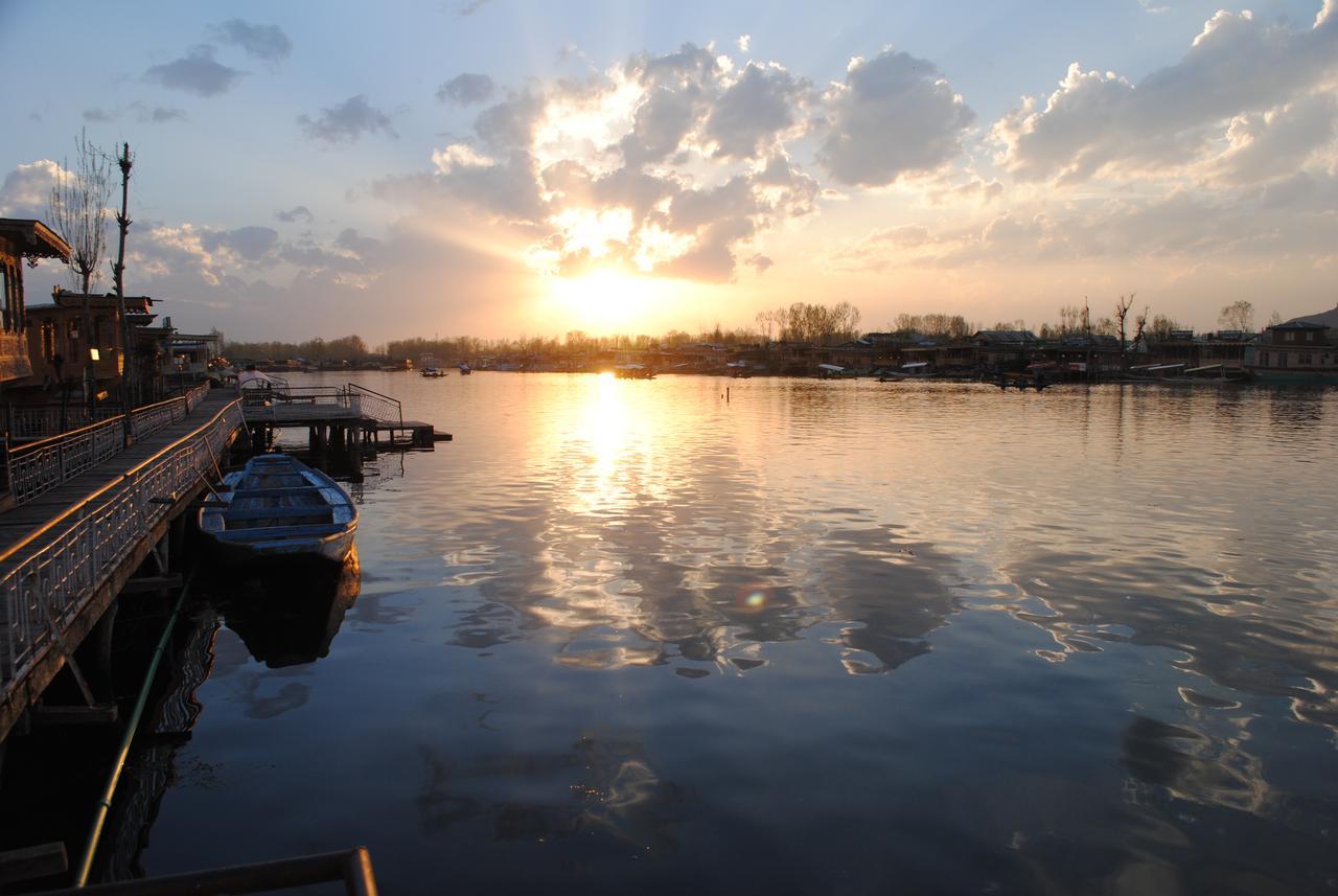 Lake Palace Group Of House Boats Srinagar  Exterior photo