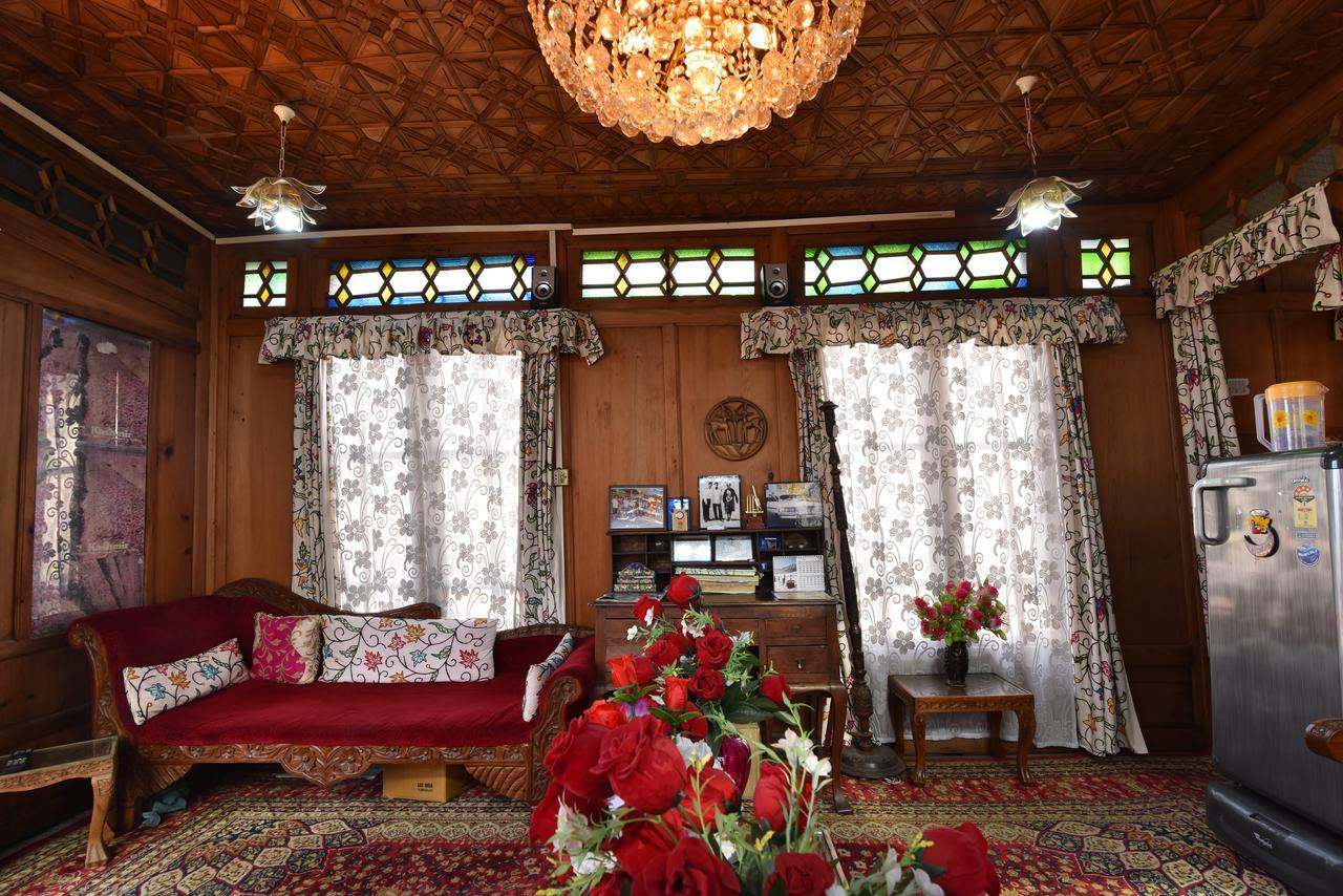 Lake Palace Group Of House Boats Srinagar  Exterior photo
