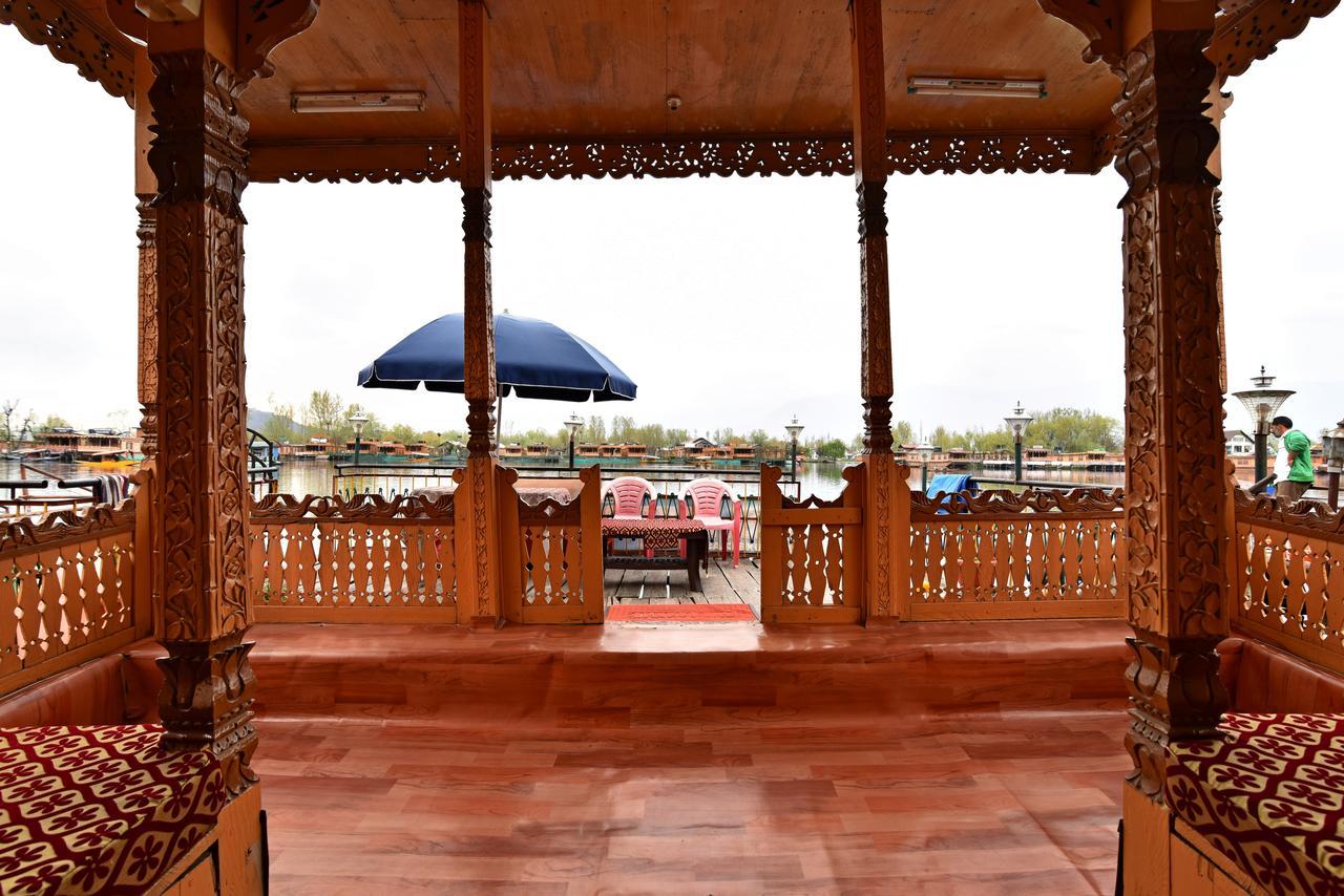 Lake Palace Group Of House Boats Srinagar  Exterior photo
