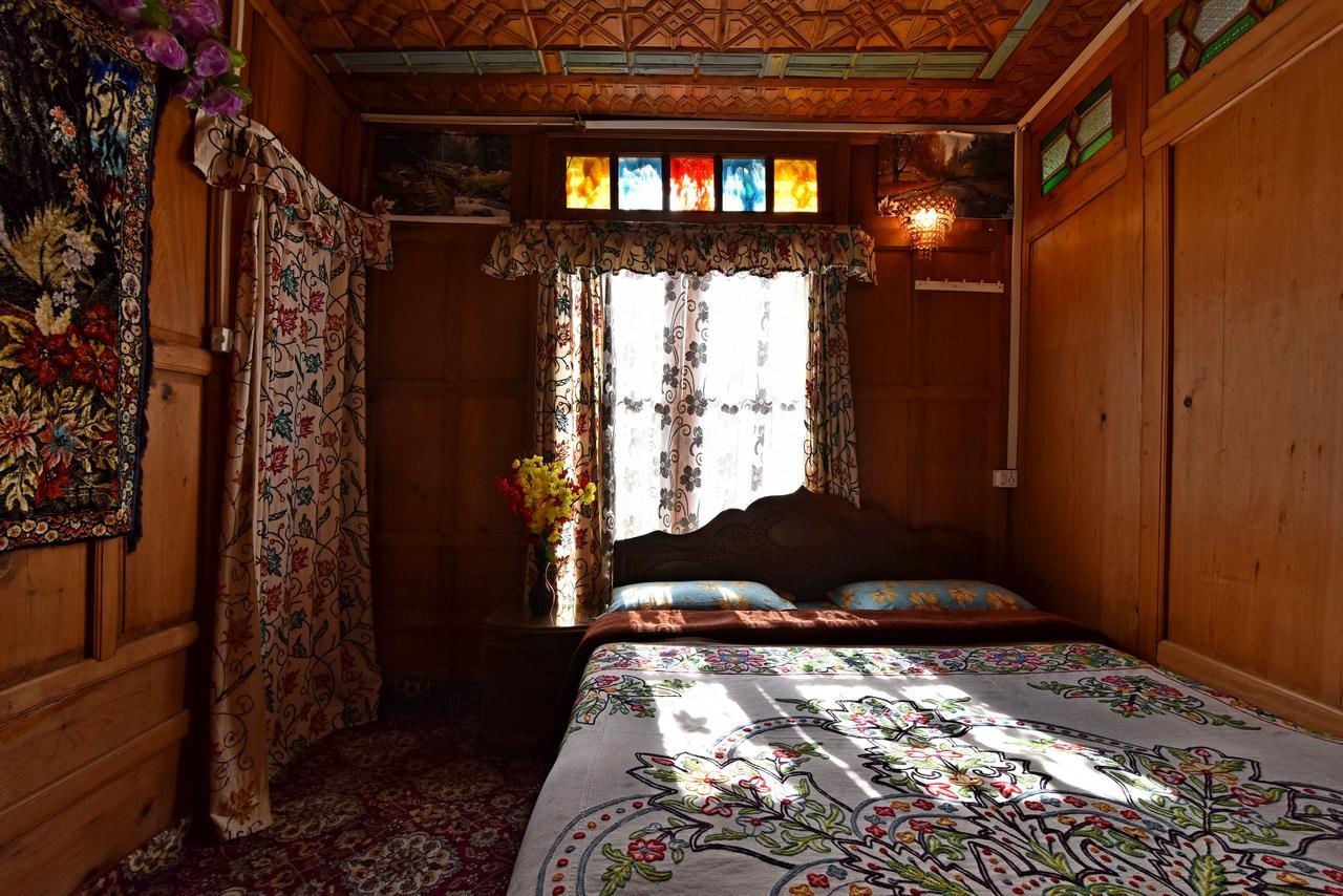 Lake Palace Group Of House Boats Srinagar  Exterior photo