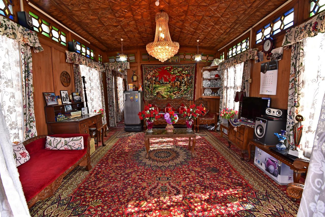Lake Palace Group Of House Boats Srinagar  Exterior photo