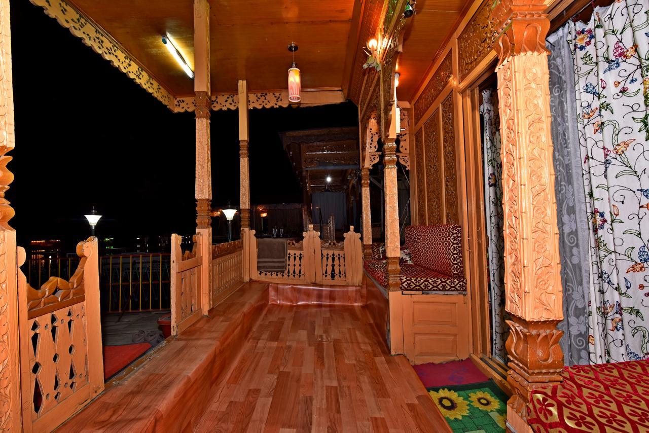 Lake Palace Group Of House Boats Srinagar  Exterior photo