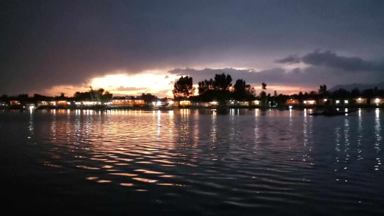 Lake Palace Group Of House Boats Srinagar  Exterior photo